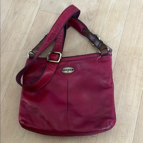 Fossil Red Burgundy Crossbody Bag with Adjustable Strap and Gold tone Hardware - Picture 2 of 12